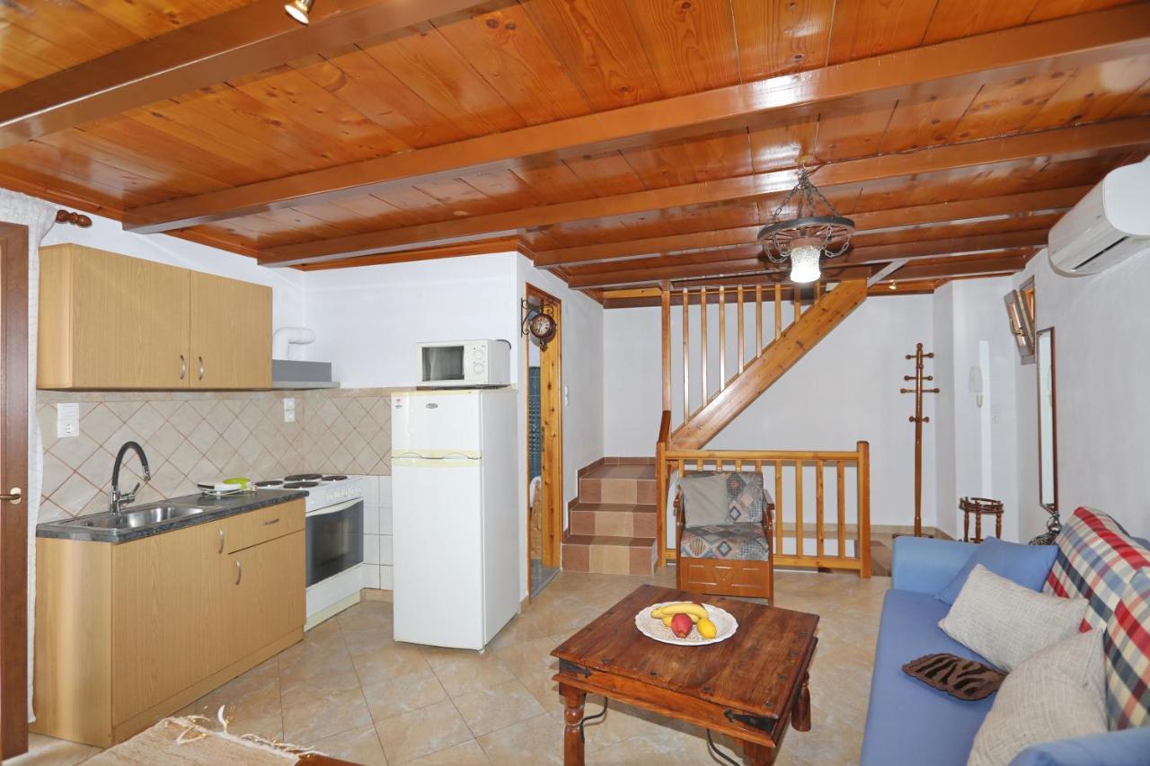 Traditional City Centre House Skopelos Town Exterior photo